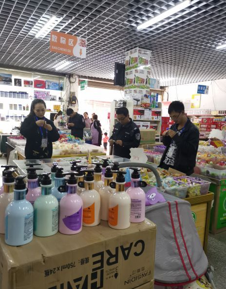 洛泽河镇市场监管所在 不忘初心 牢记使命 主题教育中开展食品安全联合整治行动